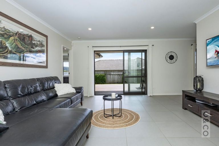 Photo of property in 42 Gilbransen Road, Kumeu, 0810