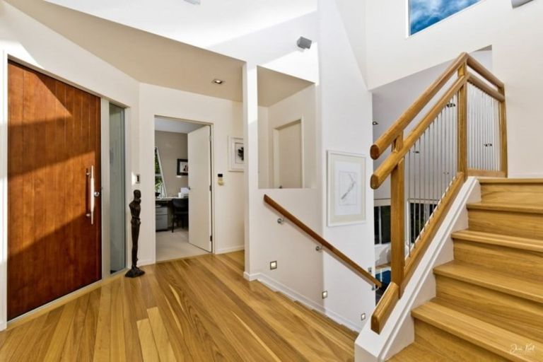 Photo of property in 19 Pitoitoi Avenue, Greenhithe, Auckland, 0632