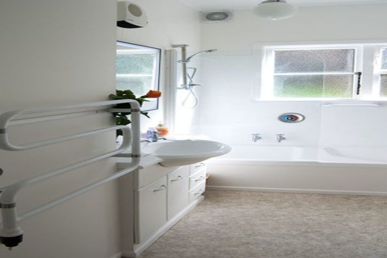 Photo of property in 18 Trelissick Crescent, Ngaio, Wellington, 6035