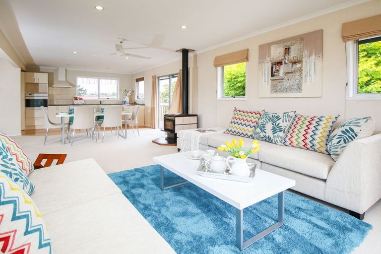 Photo of property in 19 St Catherine Crescent, West Harbour, Auckland, 0618