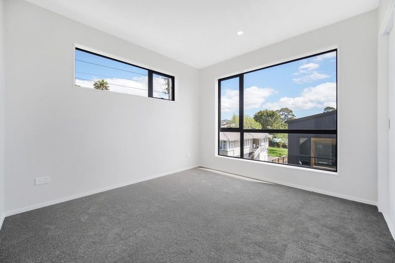 Photo of property in 8 Don Oliver Lane, Glen Eden, 0602