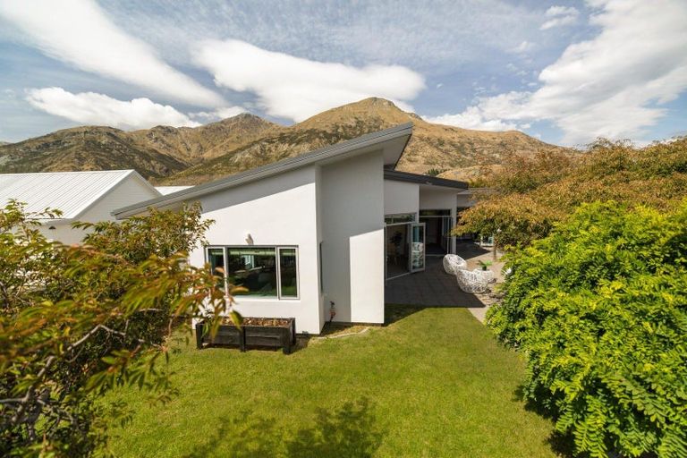 Photo of property in 16 Orbell Drive, Lake Hayes, Queenstown, 9304