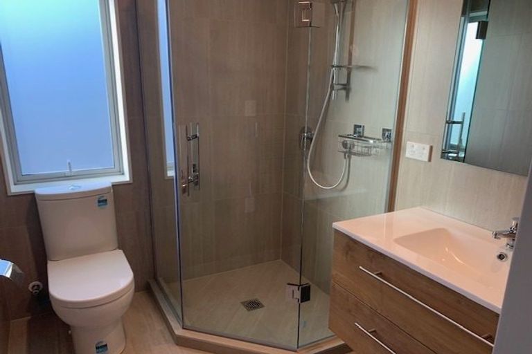 Photo of property in 8a Regency Place, Sunnynook, Auckland, 0632