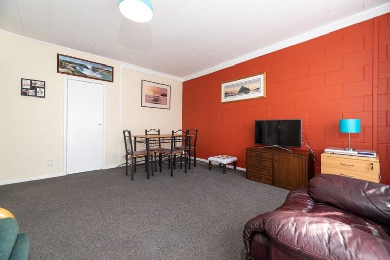 Photo of property in 2/27 Spence Road, Henderson, Auckland, 0612