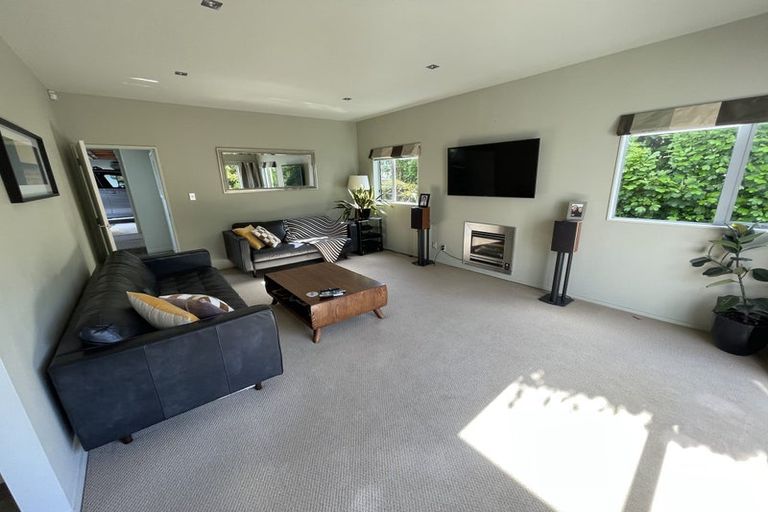 Photo of property in 12a Sandown Road, Rothesay Bay, Auckland, 0630