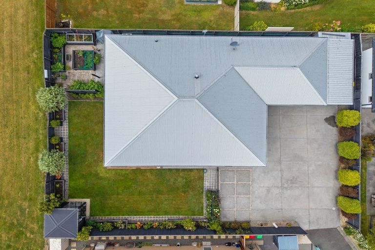 Photo of property in 22 Sequoia Way, Rangiora, 7400