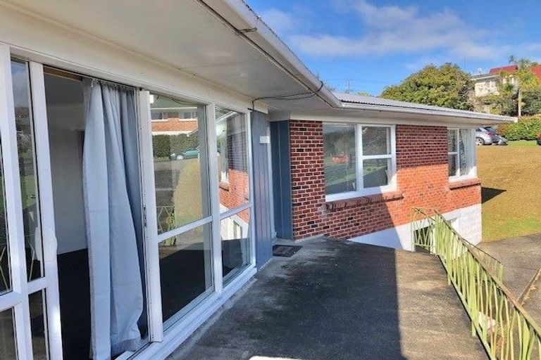Photo of property in 3 Alton Avenue, Hillcrest, Auckland, 0627