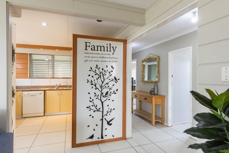 Photo of property in 27 High Street East, Waitara, 4320