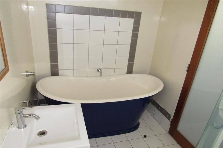 Photo of property in 195 The Terrace, Wellington Central, Wellington, 6011