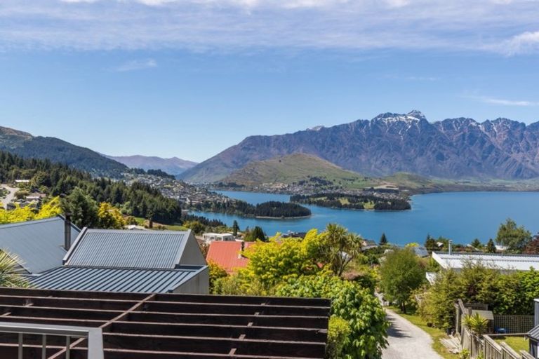 Photo of property in 29 Greenstone Place, Fernhill, Queenstown, 9300