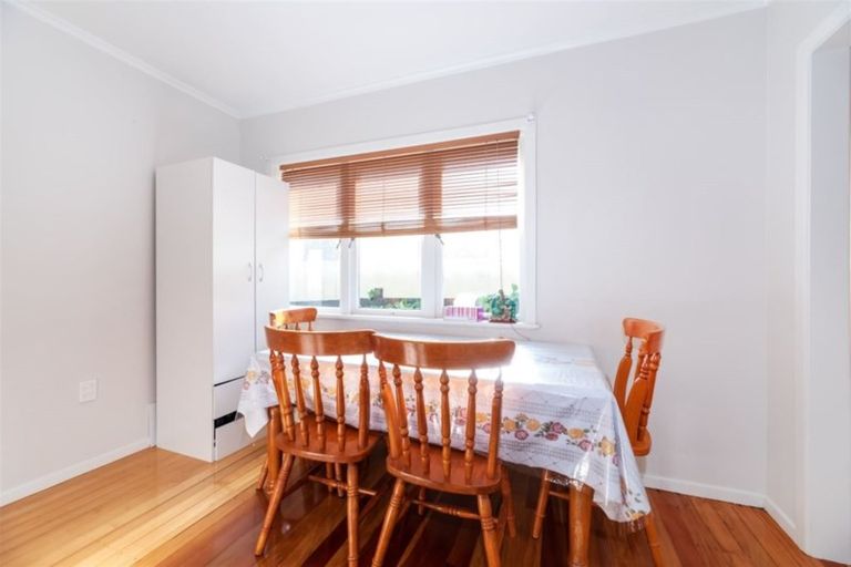 Photo of property in 9 Stephen Avenue, Henderson, Auckland, 0610