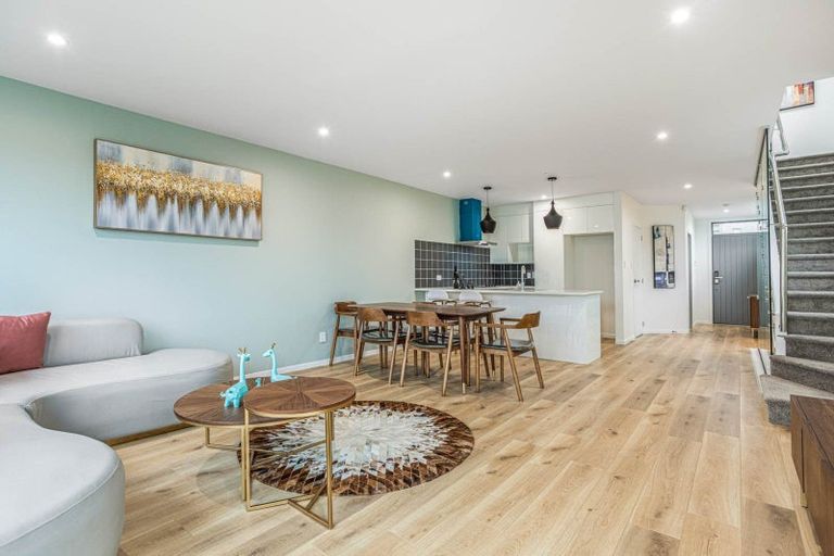 Photo of property in 7/10 Vinifera Place, Fairview Heights, Auckland, 0632