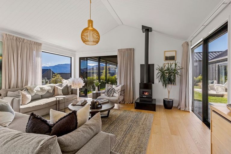 Photo of property in 2 Wanderer Lane, Jacks Point, Queenstown, 9371