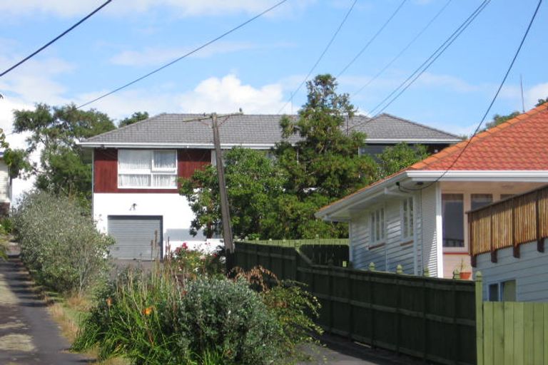 Photo of property in 30 Cliff View Drive, Green Bay, Auckland, 0604