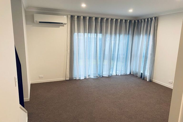 Photo of property in 10 Rauriki Lane, Rosehill, Papakura, 2113
