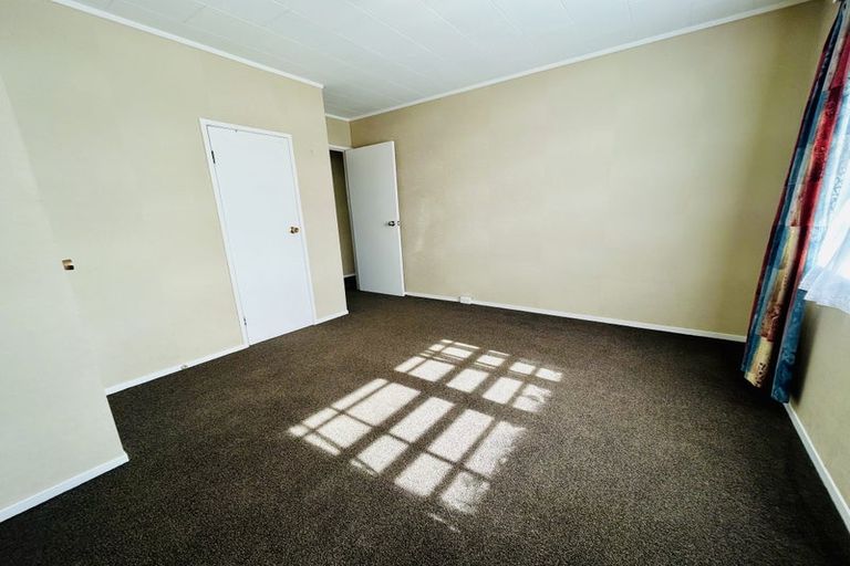 Photo of property in 20 Newland Grove, Henderson, Auckland, 0610