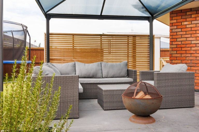 Photo of property in 17 Daniel Place, Kelvin Grove, Palmerston North, 4414