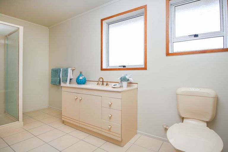 Photo of property in 19 St Catherine Crescent, West Harbour, Auckland, 0618