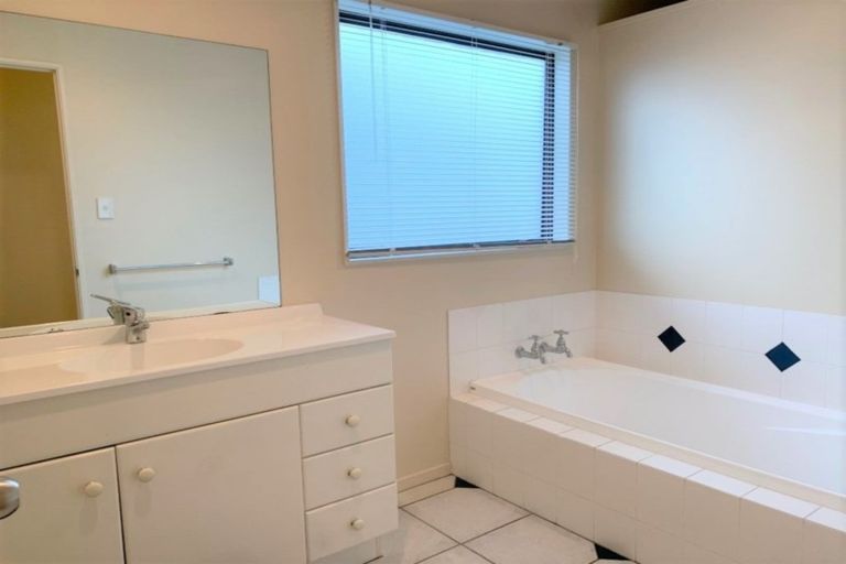 Photo of property in 13b Crystal Avenue, Glendene, Auckland, 0602