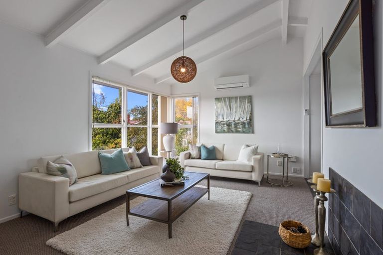 Photo of property in 1/8 Ludlow Terrace, Totara Vale, Auckland, 0627