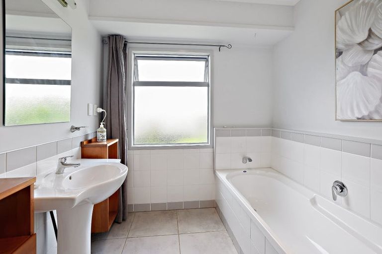 Photo of property in 12 Redwings Close, Whitianga, 3510