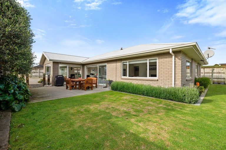 Photo of property in 2 Rayner Way, Glen Avon, New Plymouth, 4312