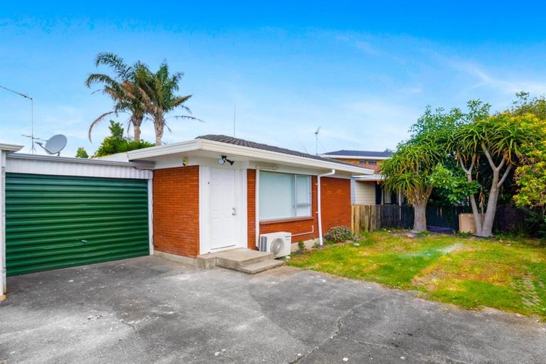 Photo of property in 2/4 Roys Road, Weymouth, Auckland, 2103