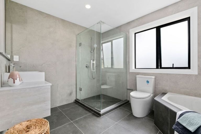 Photo of property in 13 Colliston Rise, Pinehill, Auckland, 0632