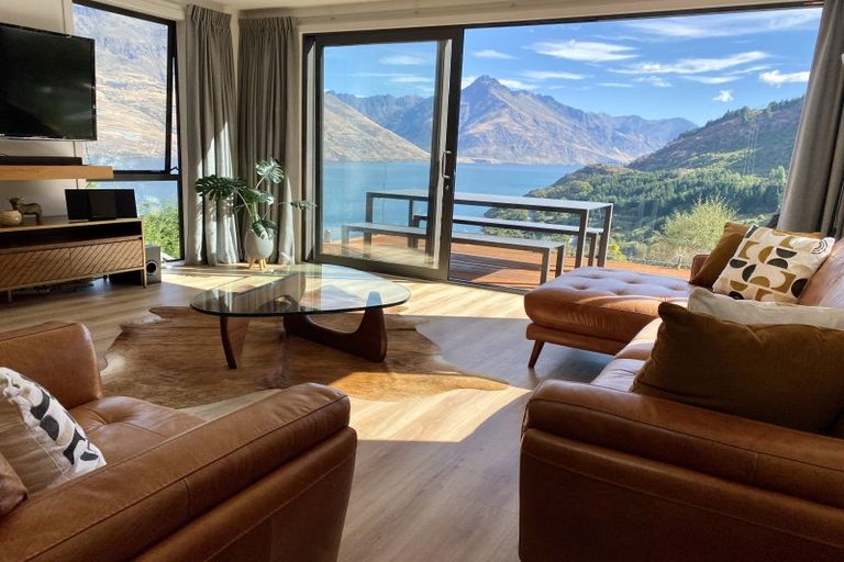 Photo of property in 15a Mackinnon Terrace, Sunshine Bay, Queenstown, 9300