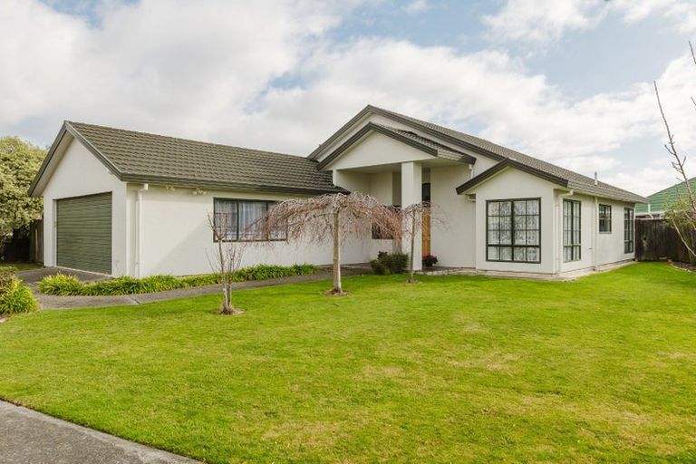 Photo of property in 28 Royal Oak Drive, Kelvin Grove, Palmerston North, 4414