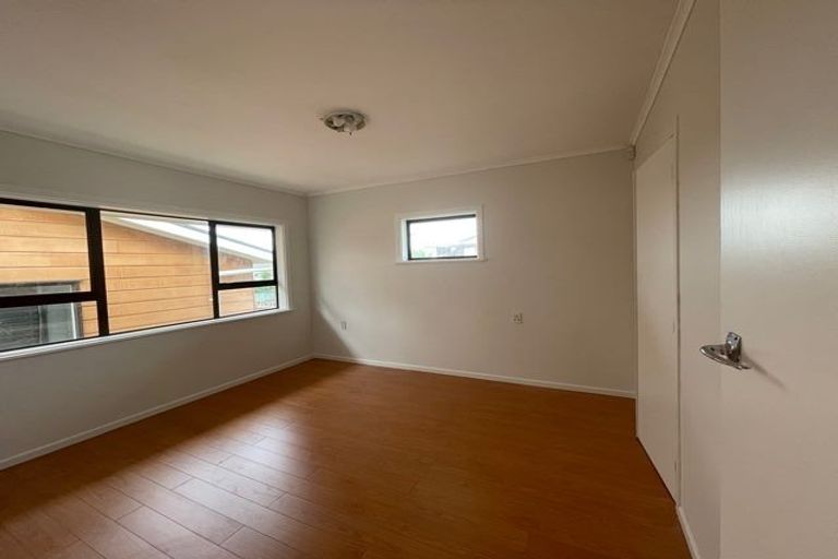 Photo of property in 1 Sunburst Street, Papakura, 2110