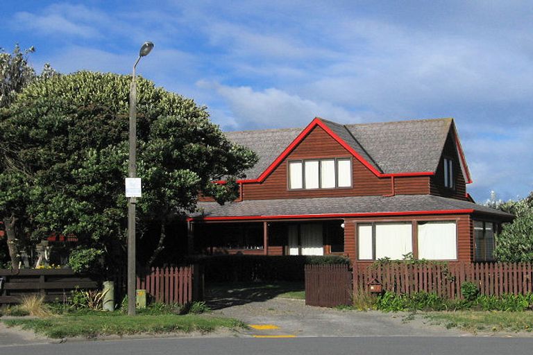 Photo of property in 22 Oratia Street, Waikanae Beach, Waikanae, 5036