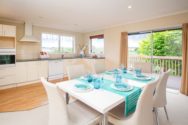 Photo of property in 19 St Catherine Crescent, West Harbour, Auckland, 0618