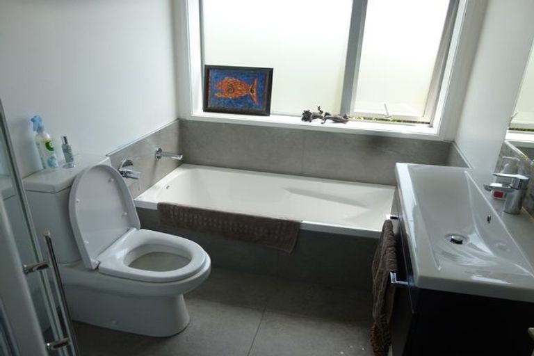 Photo of property in 96 Saddleback Rise, Murrays Bay, Auckland, 0630