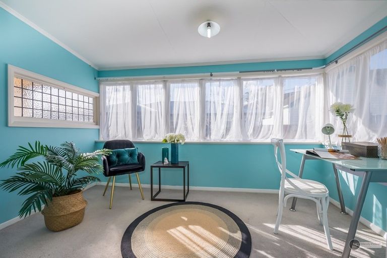 Photo of property in 1a Freyberg Street, Waterloo, Lower Hutt, 5011