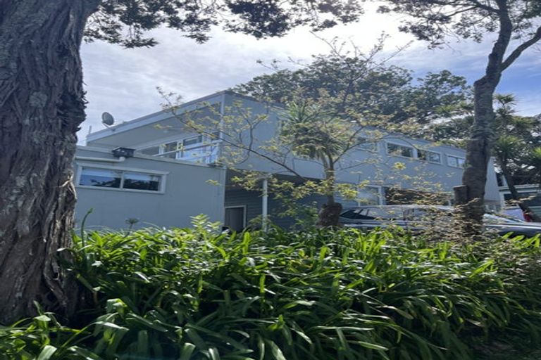 Photo of property in 2/8 Rewi Street, Torbay, Auckland, 0630