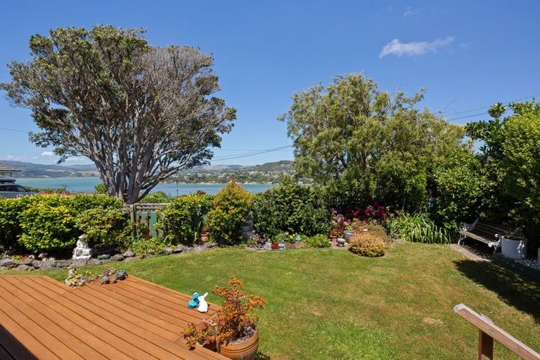 Photo of property in 16 Mana View Road, Paremata, Porirua, 5026