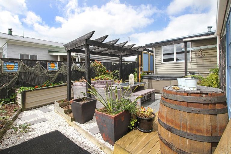 Photo of property in 92 Wharf Road, Clarks Beach, Pukekohe, 2679
