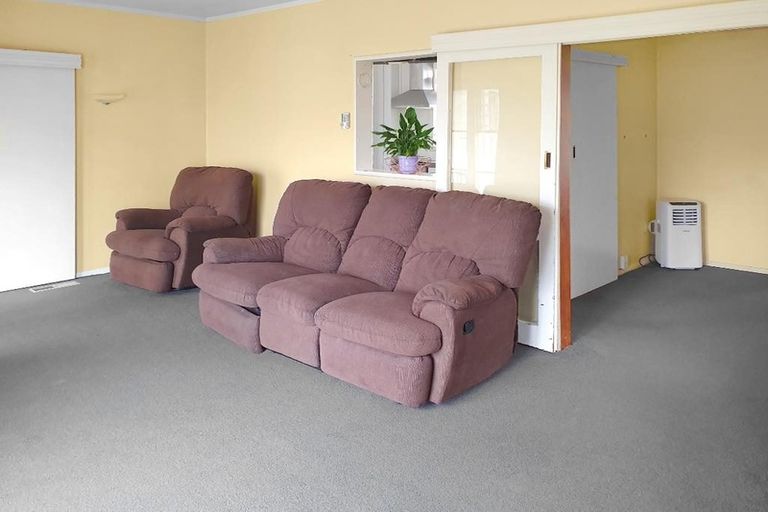 Photo of property in 16 Oxford Street, Fairfield, Hamilton, 3214