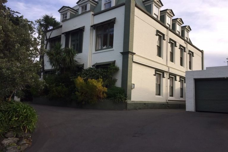 Photo of property in 16a Hadfield Terrace, Kelburn, Wellington, 6012