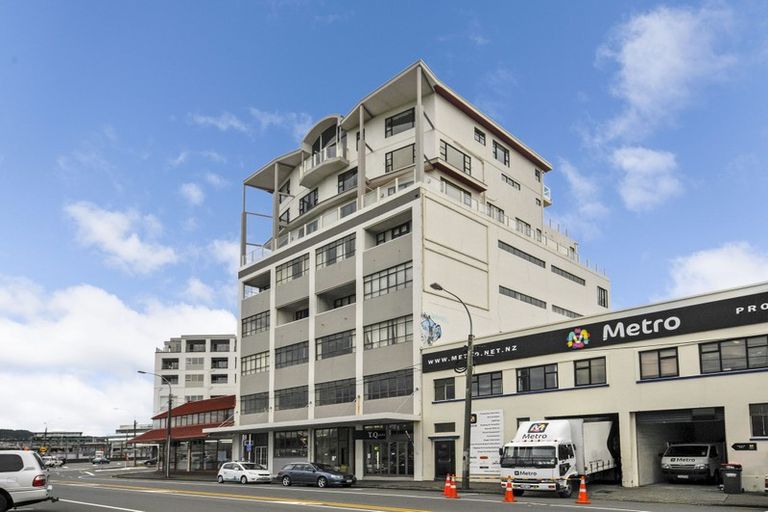 Photo of property in Endeavour Apartments, 15/125 Thorndon Quay, Pipitea, Wellington, 6011