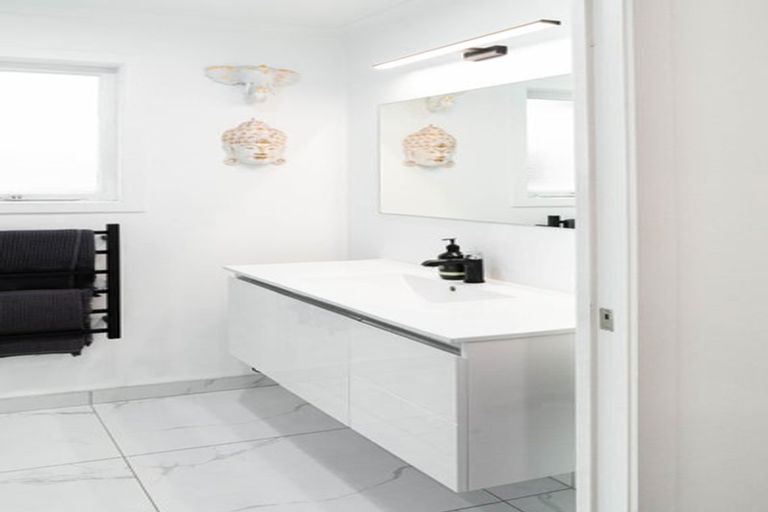 Photo of property in 1/18 Crosby Road, West Harbour, Auckland, 0618