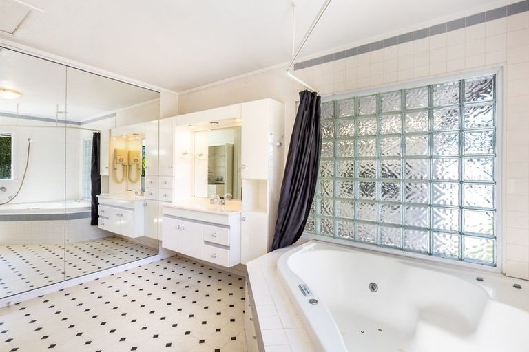 Photo of property in 1 Nisbet Terrace, Kinloch, Taupo, 3377