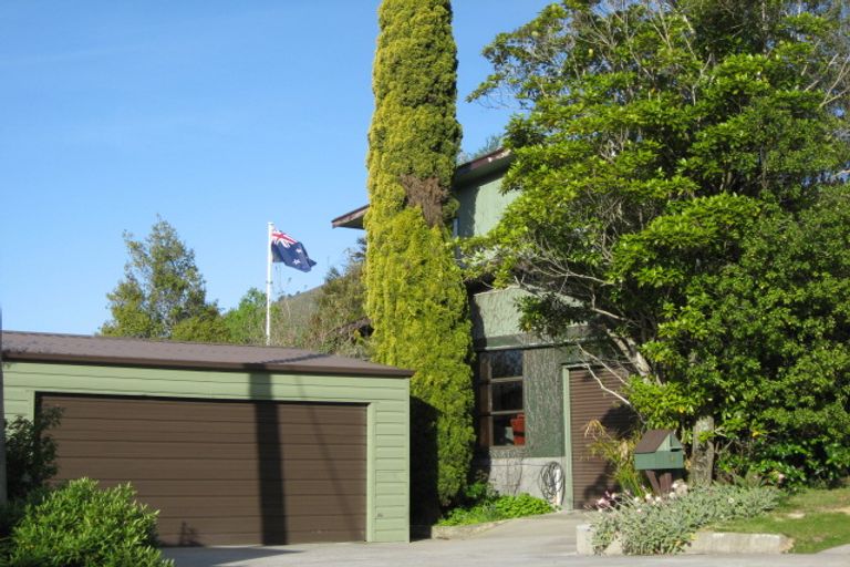 Photo of property in 14 Leicester Street, Picton, 7220