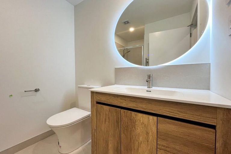 Photo of property in 17/9 Aeroview Drive, Beach Haven, Auckland, 0626
