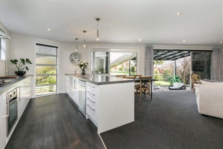 Photo of property in 9a Saint Hill Lane, Havelock North, 4130