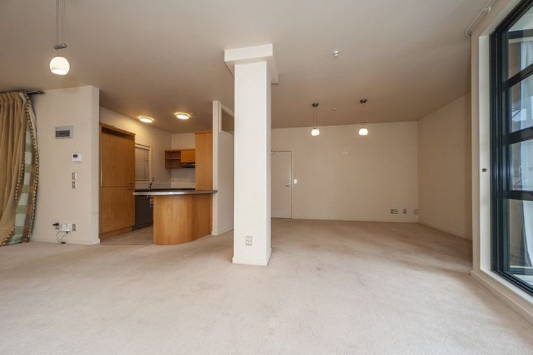 Photo of property in Endeavour Apartments, 8/125 Thorndon Quay, Pipitea, Wellington, 6011