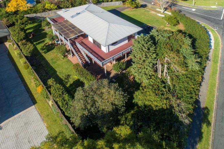 Photo of property in 1 Tinopai Drive, Omokoroa, 3114