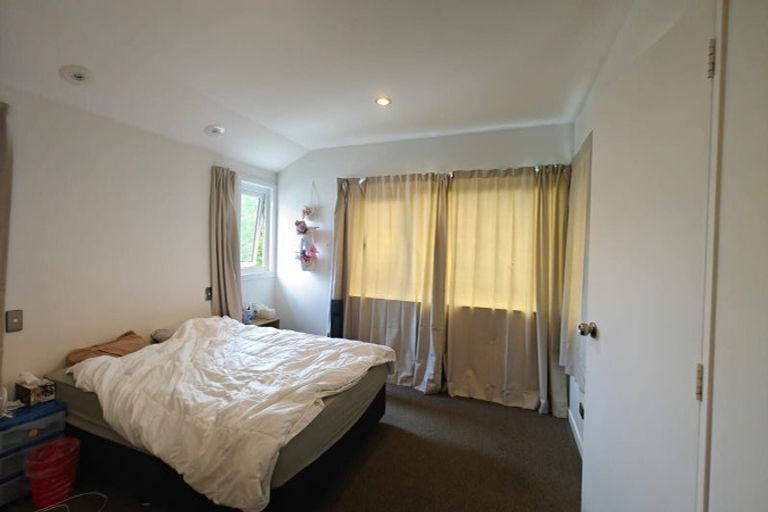 Photo of property in 31 Mandeville Place, Unsworth Heights, Auckland, 0632