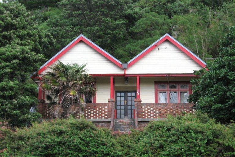 Photo of property in 168 Derwent Street, Island Bay, Wellington, 6023